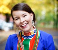 &laquo;Teach the children to speak the language.” – Sterke språkmodeller i samisk språkopplæring med Inga Lill Sigga Mikkelsen